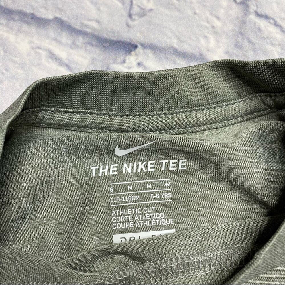 NEW Nike Dri-Fit, Athletic Cut Tee in Grey - Picture 4 of 7